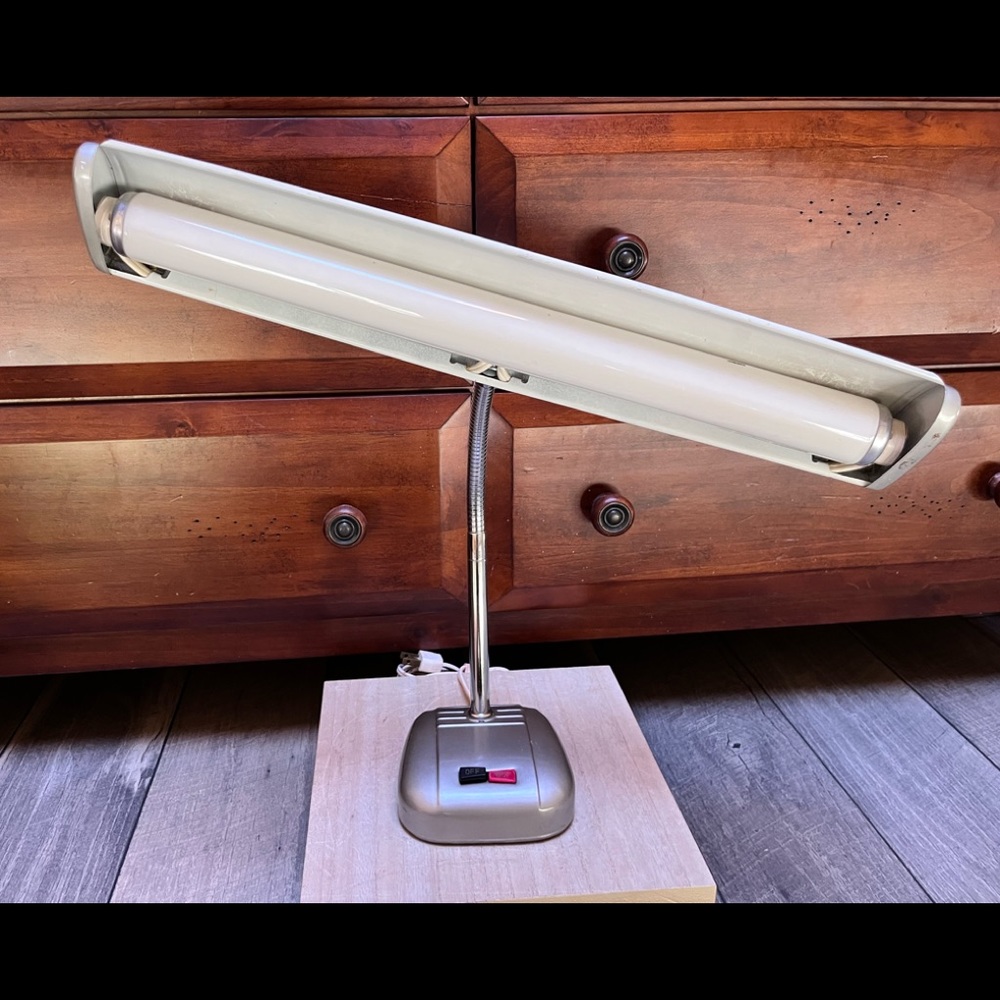 Vintage Industrial Style 1950s Desk Lamp! Adjustable Gooseneck!